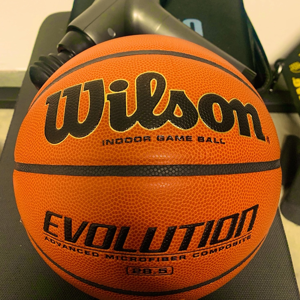 Wilson Evolution Game Ball Size 6 (28.5) Brand New
